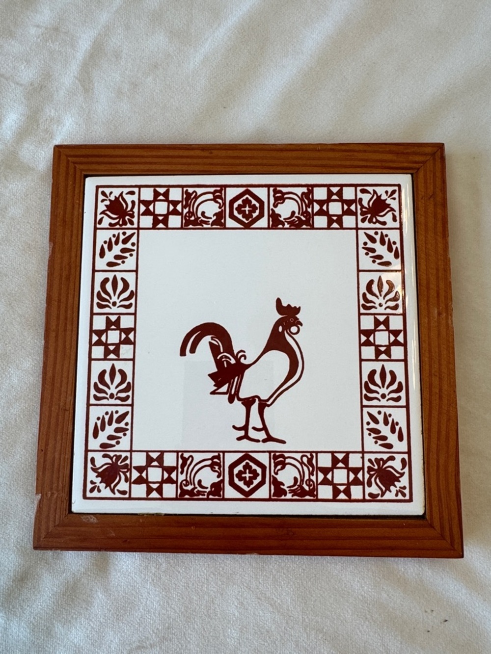 VTG! Framed Rooster Ceramic Tile Plaque in Red and White - Picture 1 of 6